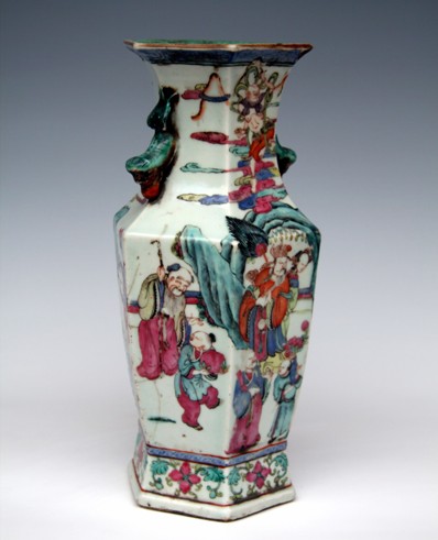 粉彩人物六方瓶（清代）