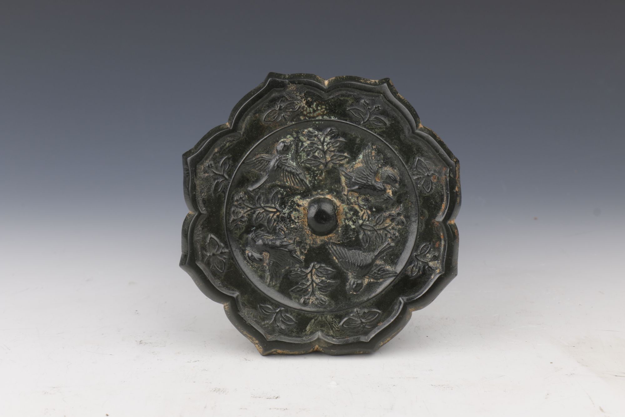 唐八瓣葵花形花鸟铜镜