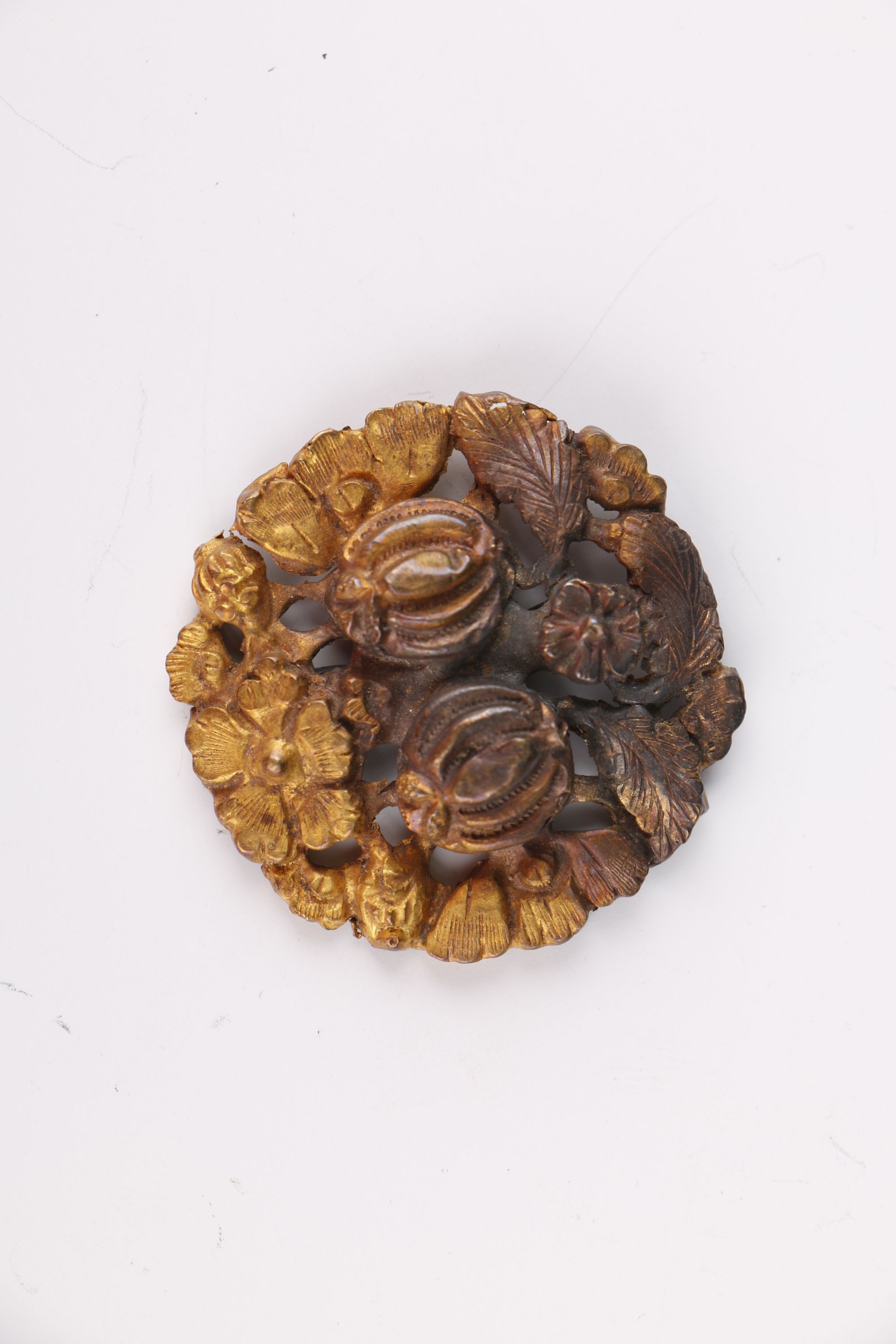 宋圆形镂孔金饰