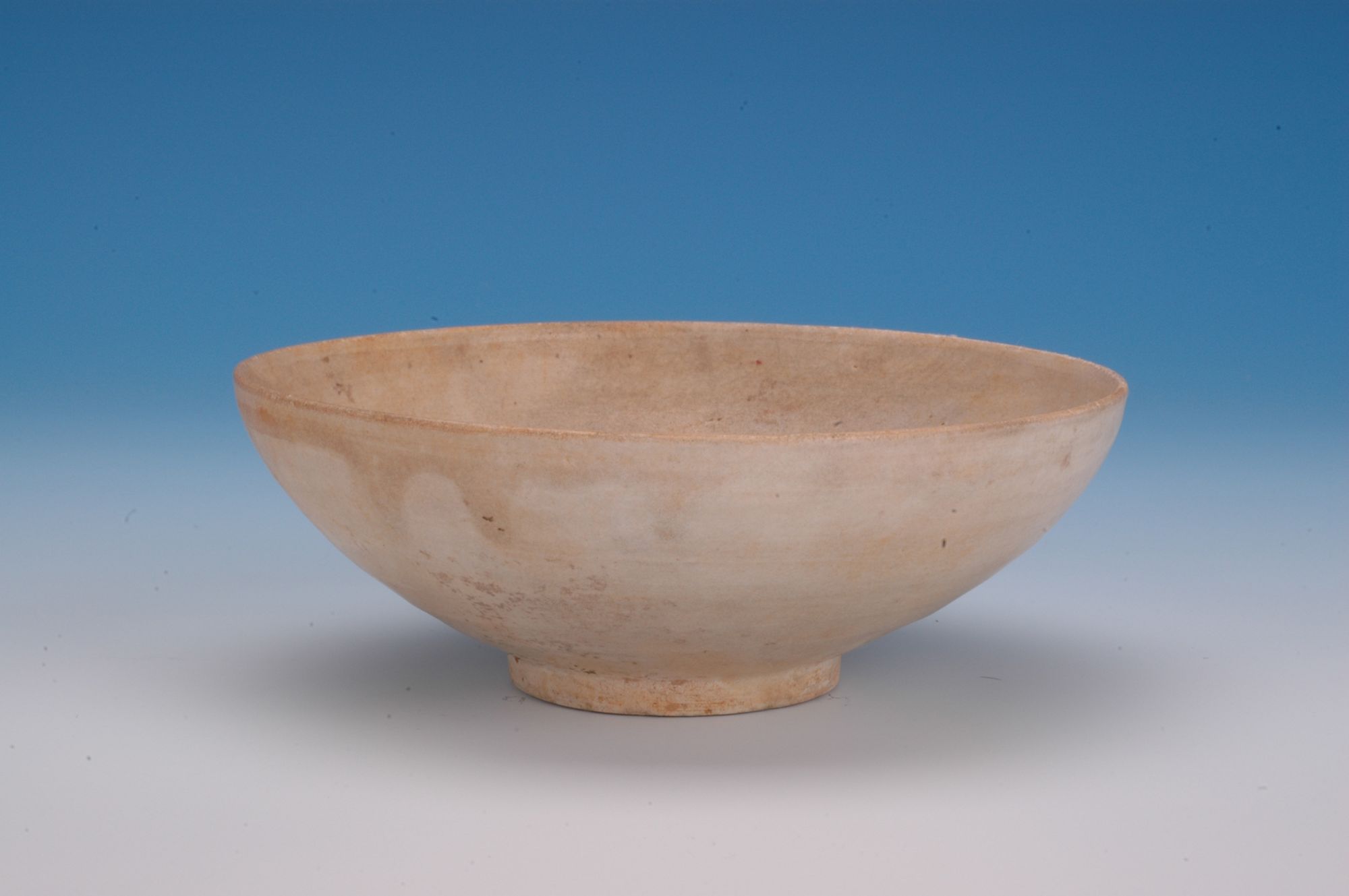 五代十国白釉瓷碗