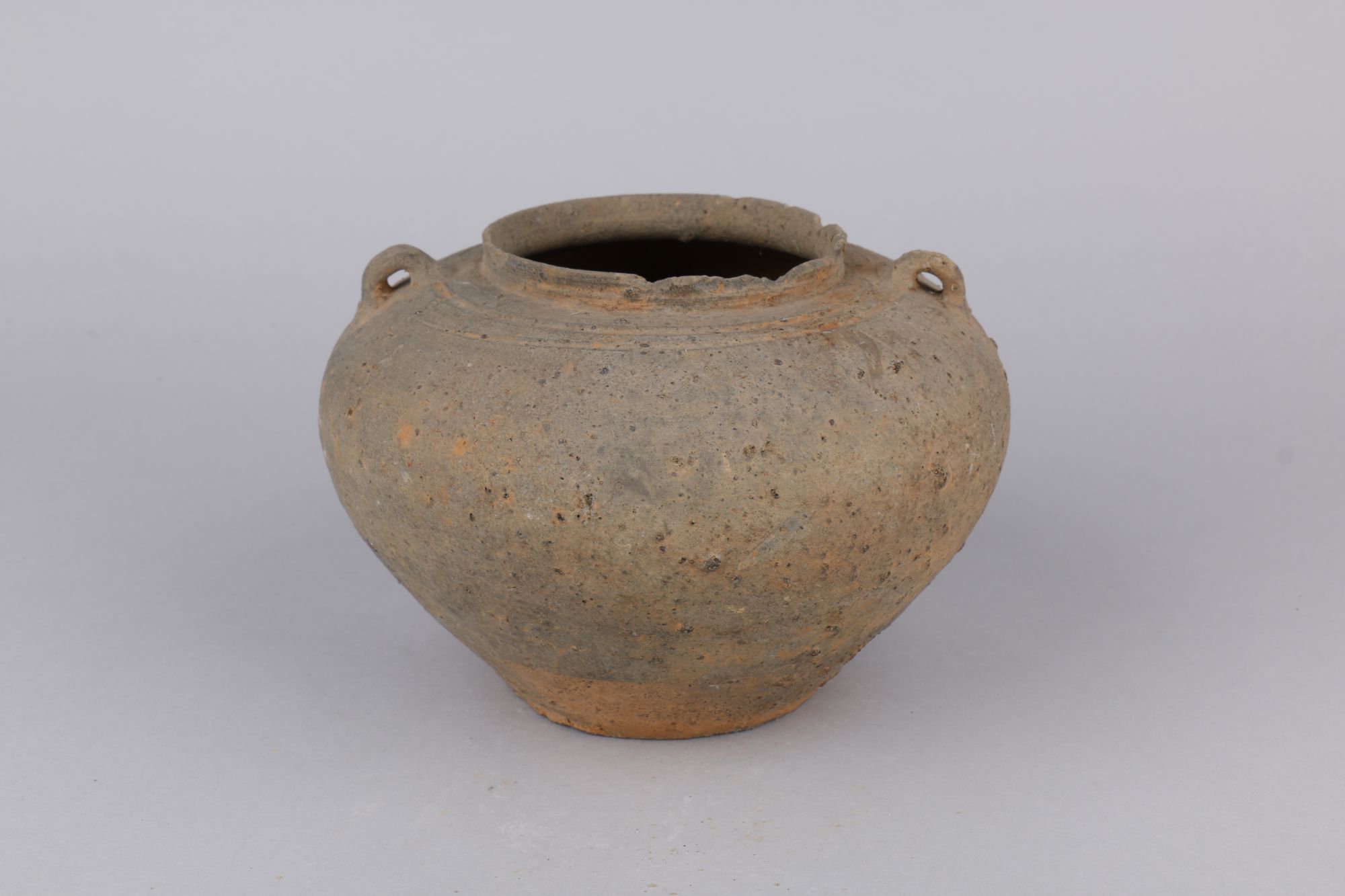 南朝双系硬陶罐