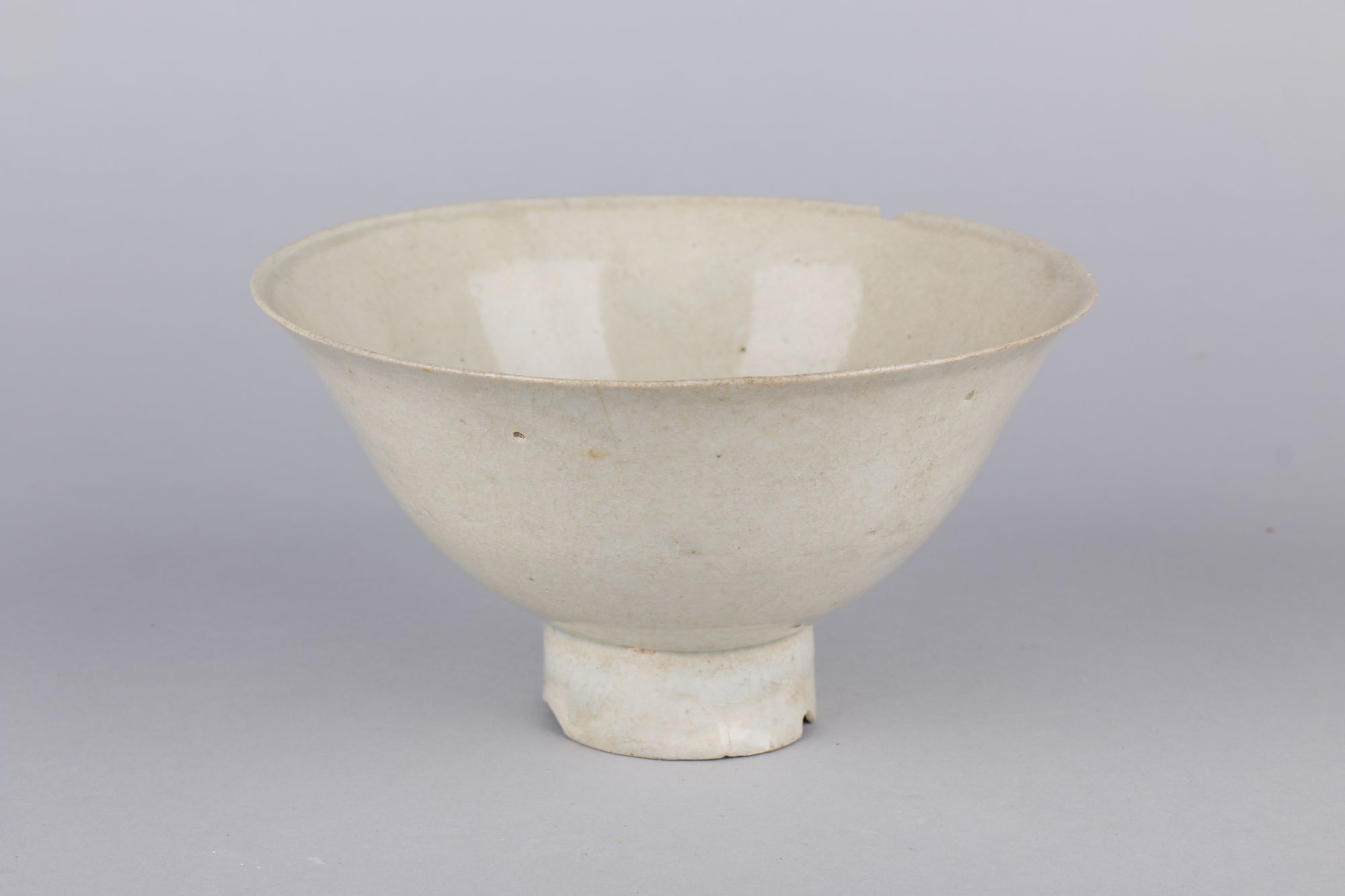 宋高足白瓷碗