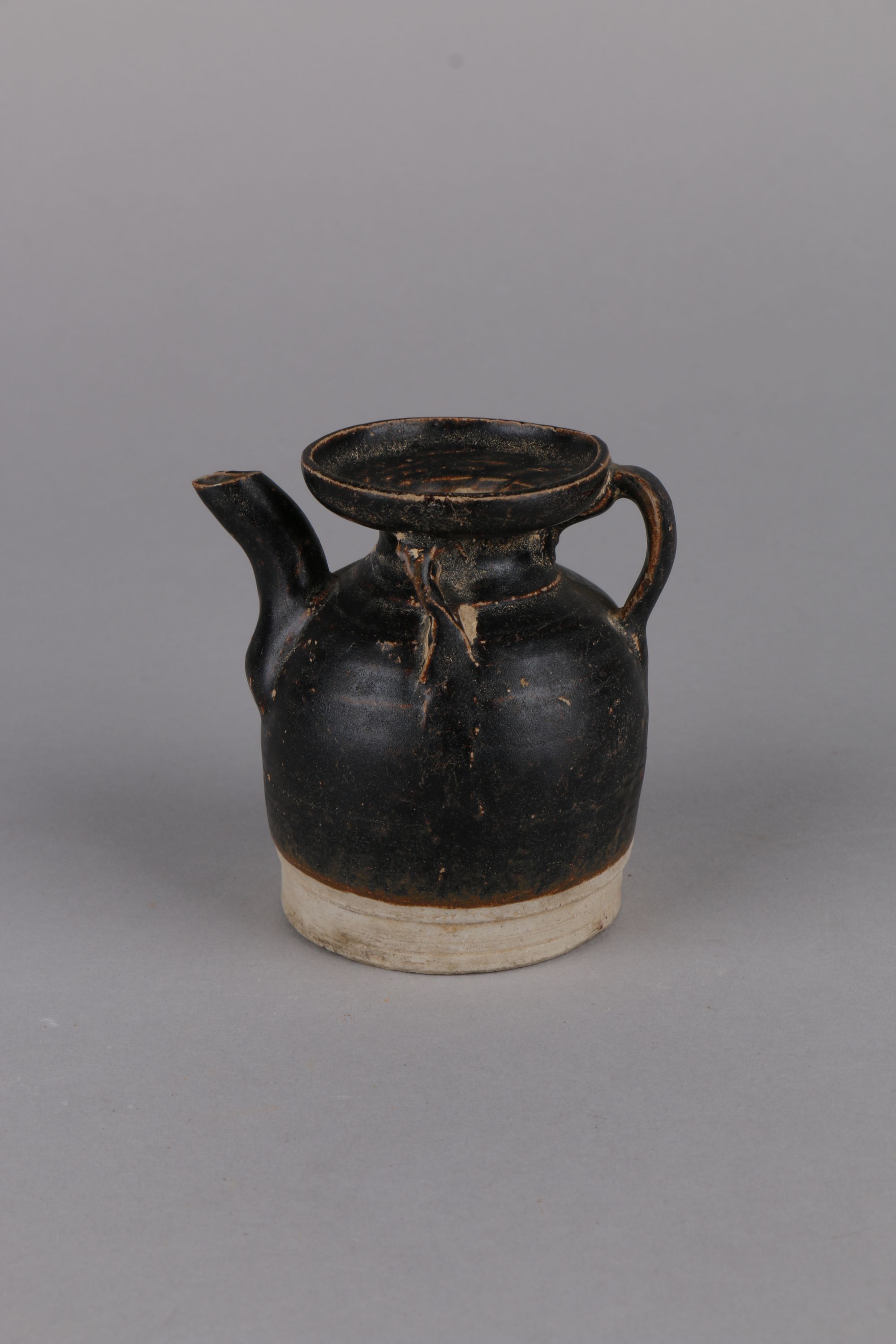 宋黑釉双系盘口小瓷壶